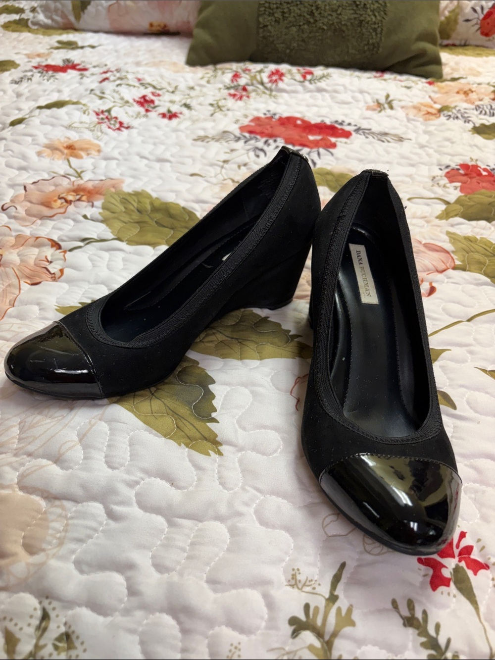 Black Wedge leather Pumps with Patent Toe Dana Buchman